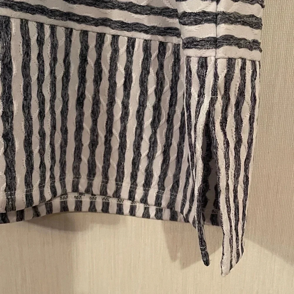 Alfred Dunner Classics Stripe Texture Knit Top With Necklace Navy/White Size L - Picture 8 of 9